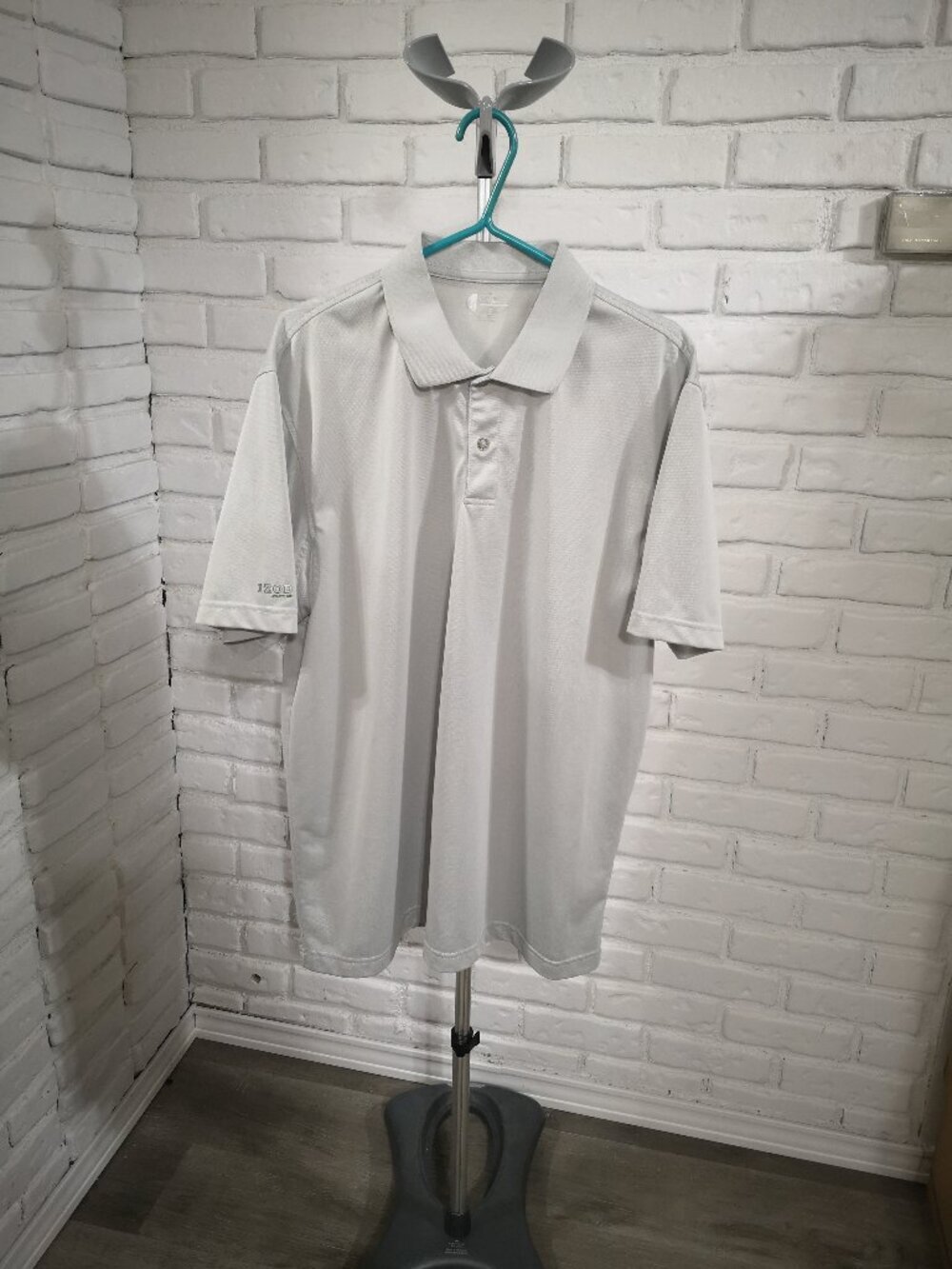Izod XFG Men's Size XL Grey 2 Button Closure Short Sleeves Extreme Golf Polo